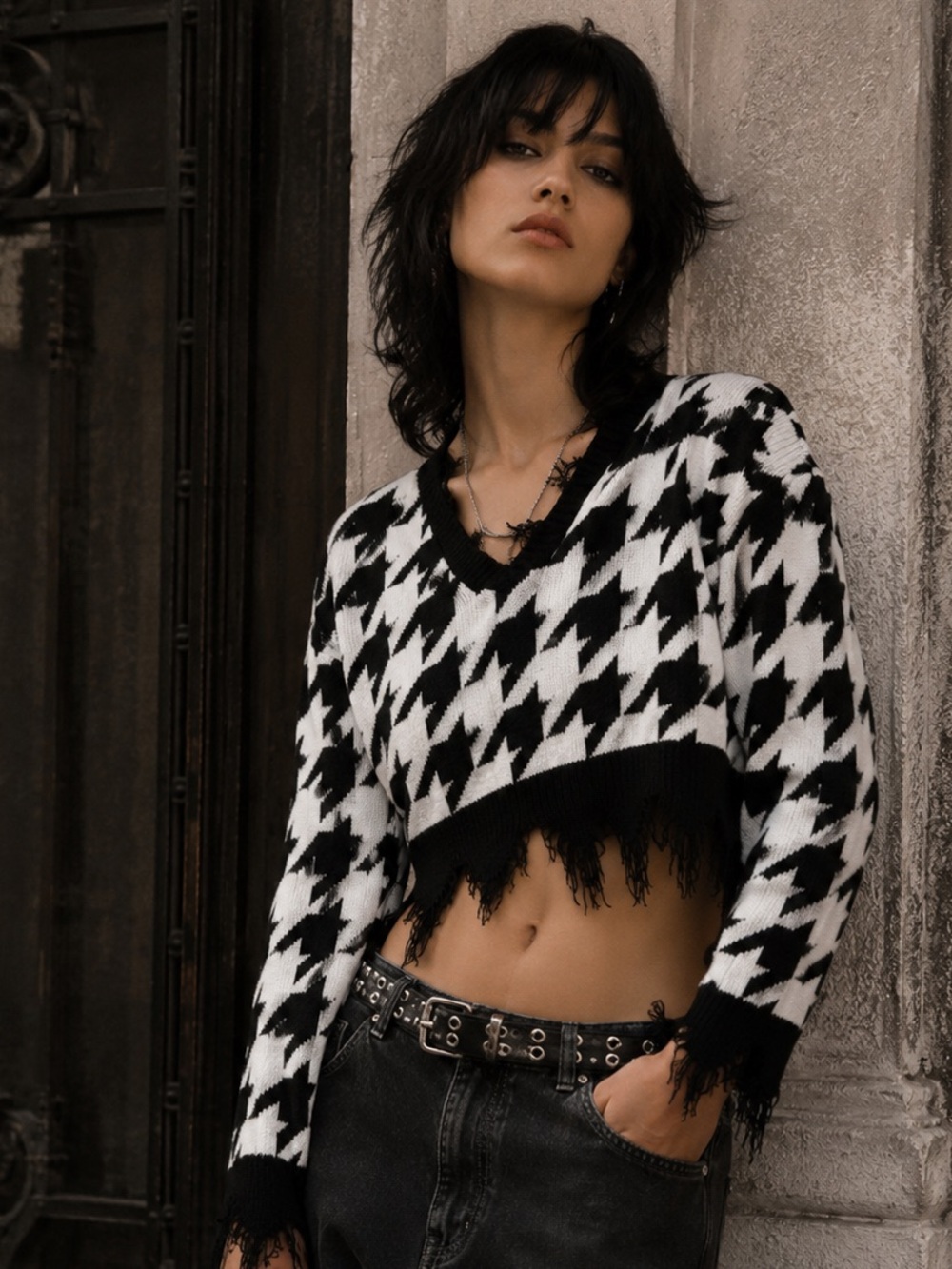 Just Polly Cropped Sweater Houndstooth Distressed Fringe‎ Size L Black White Y2K